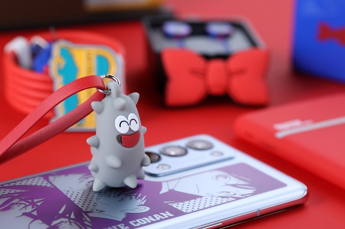 Dây đeo điện thoại có hình chú hải sâm đang cười