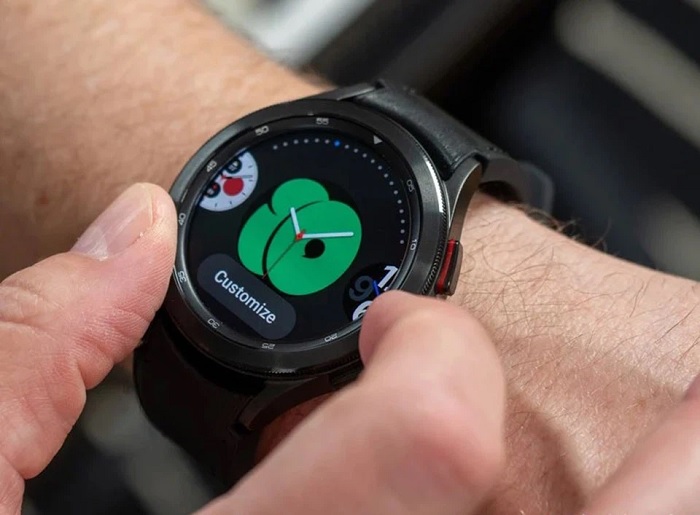 Galaxy Watch4 Classic chạy chip Exynos W920, RAM 1,5GB và ROM 16GB hoạt động trơn tru và mượt mà hơn nhiều thế hệ cũ