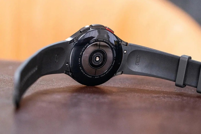 Galaxy Watch4 Classic được tích hợp nhiều cảm biến hỗ trợ chăm sóc sức khỏe