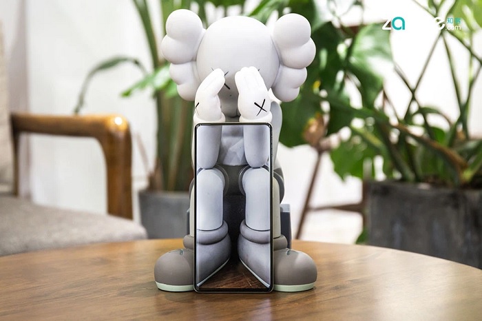 Mi MIX 4 được trang bị màn hình thác nước không điểm khuyết