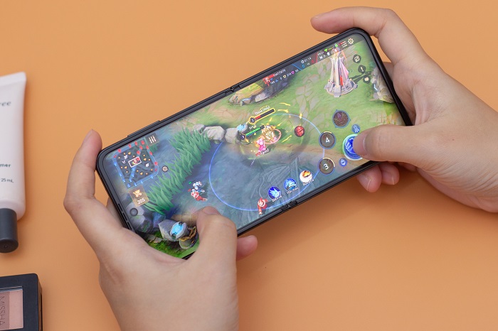 Galaxy Z Flip3 5G chơi game rất mượt