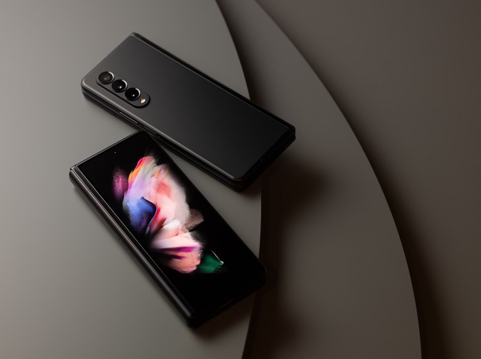 Galaxy Z Fold 3 5G có nhiều tính năng mới so với Galaxy Z Flip 3 5G