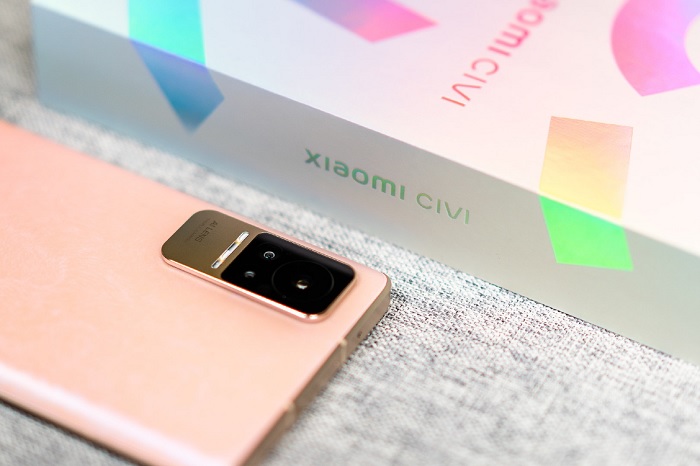 Cụm camera hình chữ nhật với kích thước lớn lồi lên trên mặt lưng