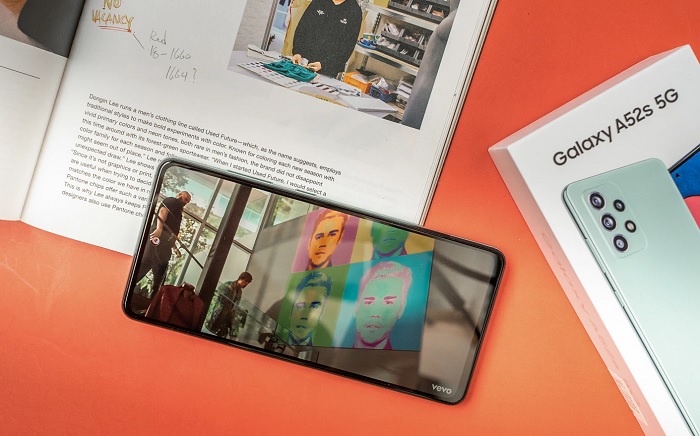 Máy vẫn giữ nguyên thiết kế và màu sắc giống bản tiền nhiệm