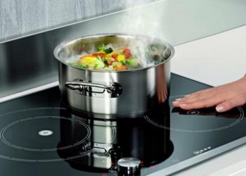 5 sai lầm khi dùng bếp điện nấu ăn khiến tiền điện tăng gấp đôi!