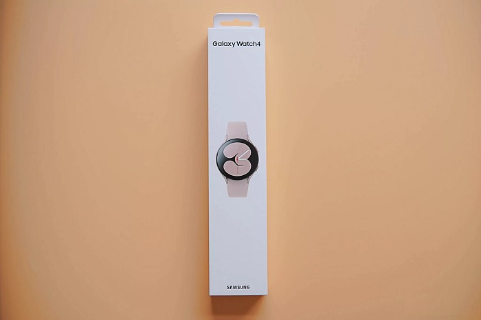 Hộp đựng Galaxy Watch4 nhỏ và dài