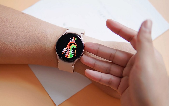 Cảm biến điện tâm đồ và phân tích thành phần cơ thể. Giúp đo huyết áp, nhịp tim bất thường