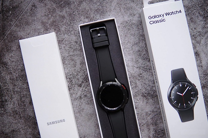 Mở hộp Galaxy Watch4 Classic