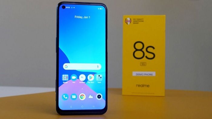 Giá bán khởi điểm của máy tại Ấn Độ khoảng 17,999 INR ( tương đương 5,57 triệu)