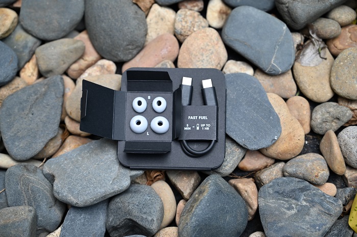 Phụ kiện đi kèm Studio Buds