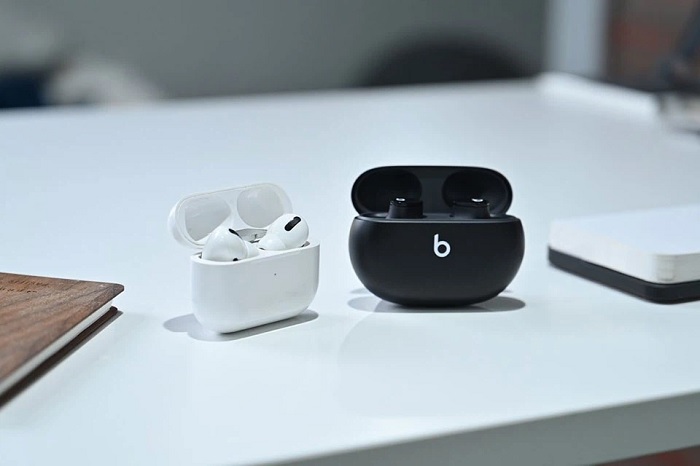 Thời lượng pin của Beats Studio Buds cao hơn AirPods Pro một chút
