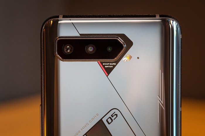 Khả năng chụp ảnh của ROG Phone 5s có phần nhỉnh hơn 1 chút so với Red Magic 6s Pro
