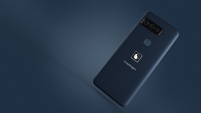 Mặt lưng của Snapdragon Phone có quá nhiều chi tiết rườm rà