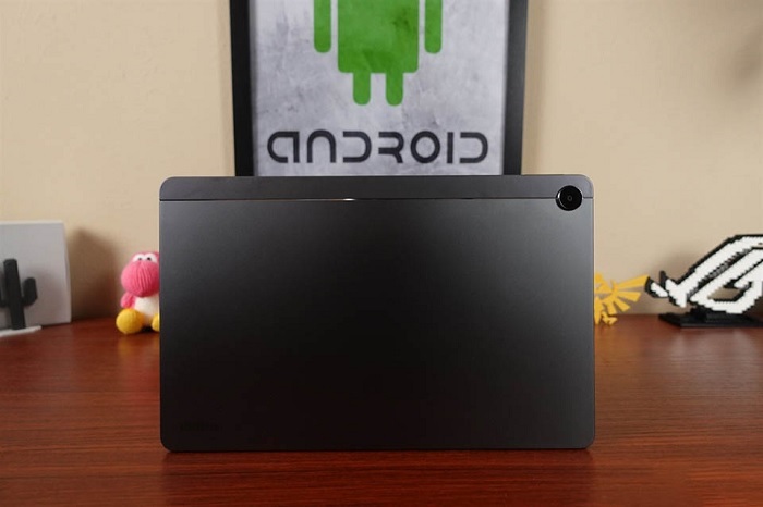 Viên pin của Mi Pad 5 có dung lượng lớn hơn và hỗ trợ sạc nhanh công suất cao hơn Realme Pad