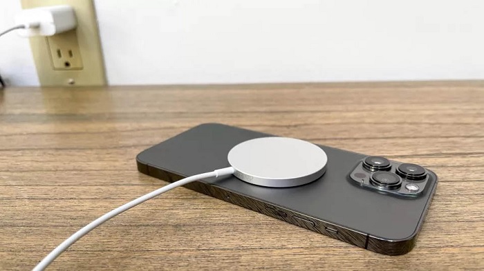 iPhone 13 Pro Max hỗ trợ sạc nhanh 20W