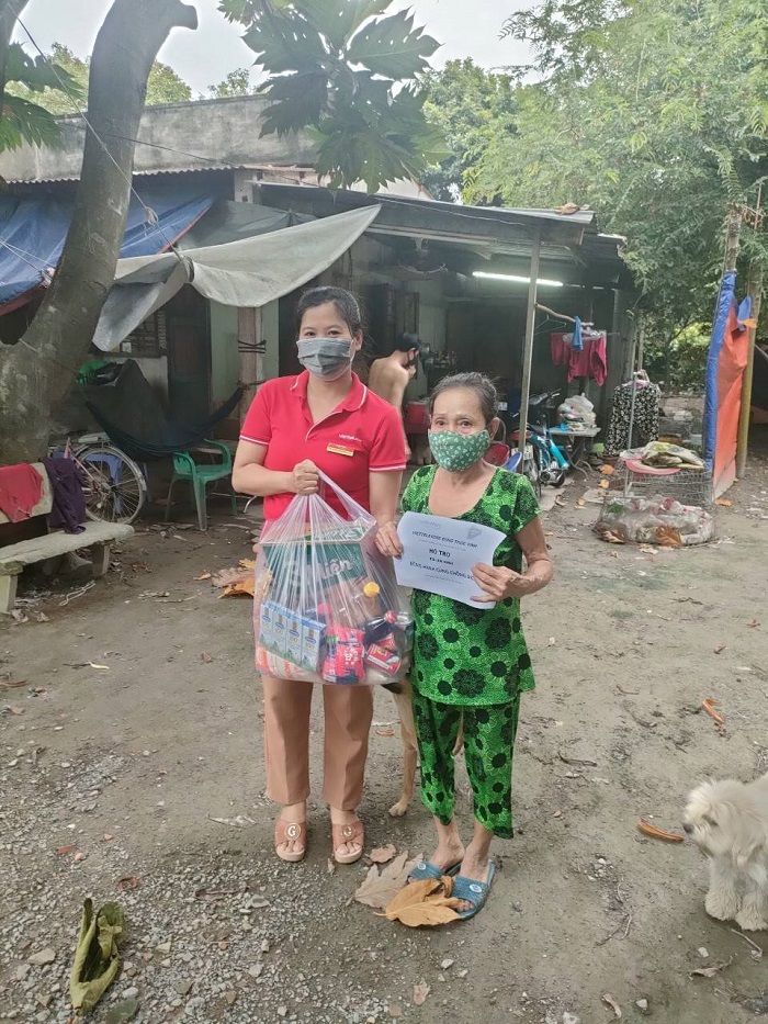 Món quà nhỏ mùa dịch với mong muốn tiếp sức, chia sẻ yêu thương với người dân vùng dịch của Viettel Store