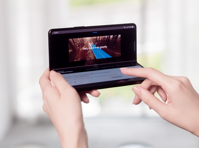 Galaxy Z Fold3 5G có thanh tác vụ mới khi màn hình gập lại, thao tác tương tự Windows 10 và rất nhiều điều thú vị khác