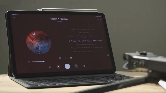 MatePad 11 có thể trở thành một cục sạc di động giúp sạc pin cho chiếc bút M-Pencil 2