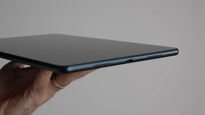 Trọng lượng nhẹ, kích thước mỏng giúp bạn mang đi nhẹ nhàng hàng ngày