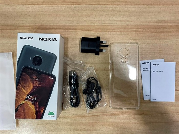 Hộp đựng Nokia C30 và các phụ kiện đi kèm
