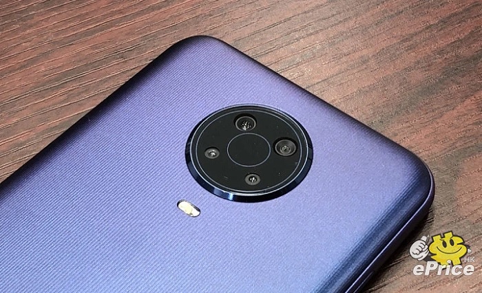 Cụm camera cho ra những tấm ảnh chụp sắc nét hơn bao giờ hết, nhưng màu sắc không được rực rỡ cho lắm