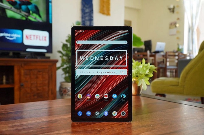 Realme Pad đứng thẳng được trên mặt phẳng