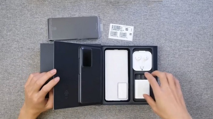 Vivo X70 Pro và các phụ kiện đi kèm theo hộp