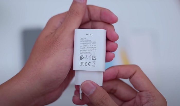 Củ sạc đi kèm máy