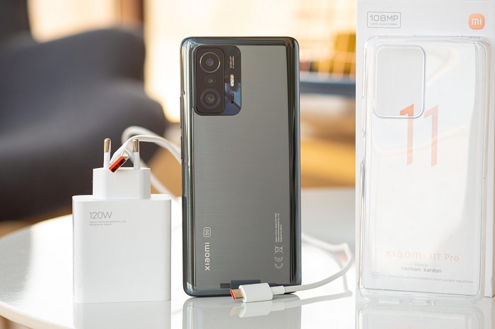 Xiaomi 11T Pro và các phụ kiện đi kèm