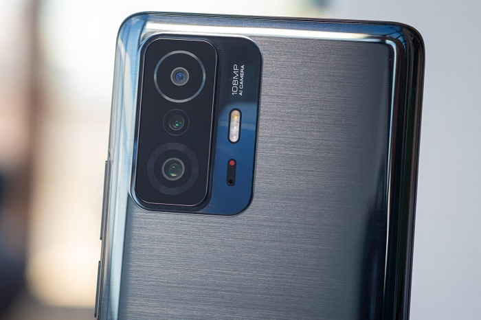 Cận cảnh cụm camera sau của Xiaomi 11T Pro