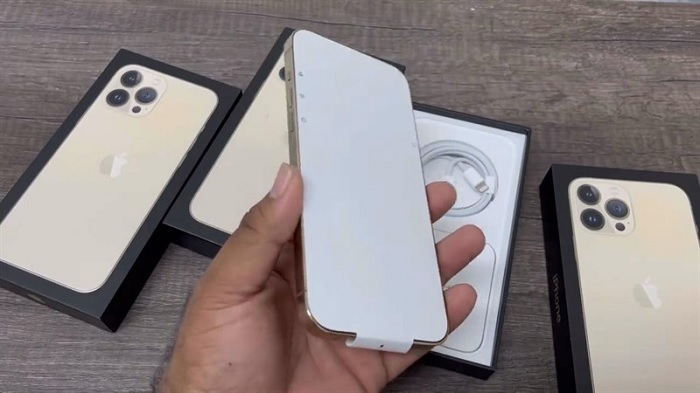 Thiết kế bên ngoài của iPhone 13 Pro Max không có nhiều điểm khác biệt so với iPhone 12 Pro Max