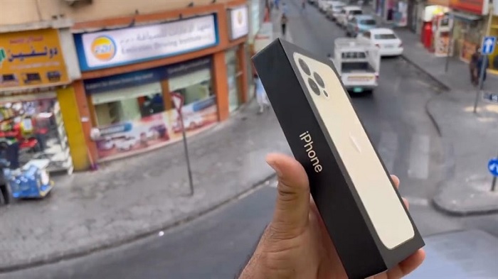 Hộp đựng iPhone 13 Pro Max đã không còn seal ni lông