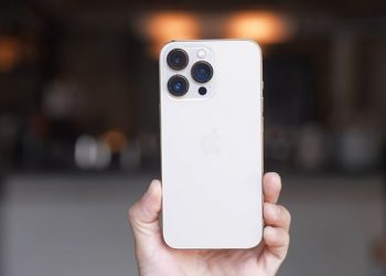 Trên tay iPhone 13 Pro màu Vàng Gold: Cụm camera lớn hơn, màu sắc đậm hơn