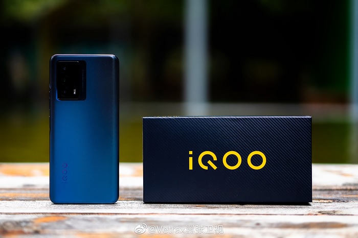 iQOO Z5 và hộp đựng