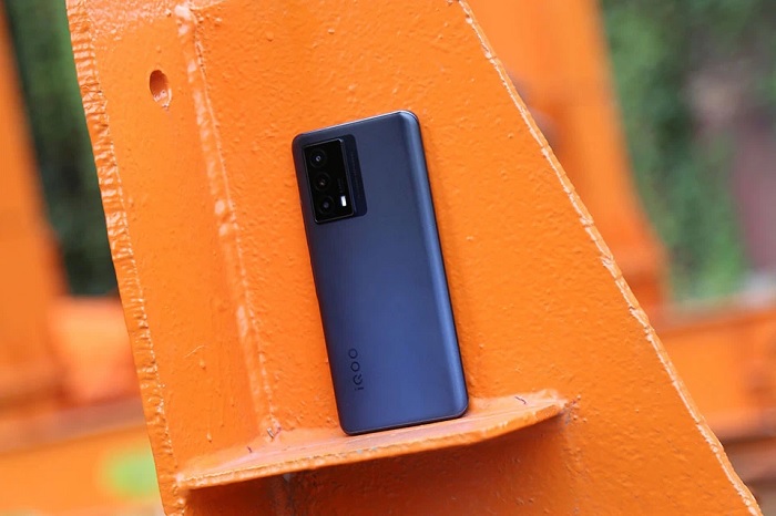 iQOO Z5 hỗ trợ 2 sim, Bluetooth 5.2, Wi-Fi 6, công nghệ mở rộng RAMm cảm biến vân tay dưới nút nguồn