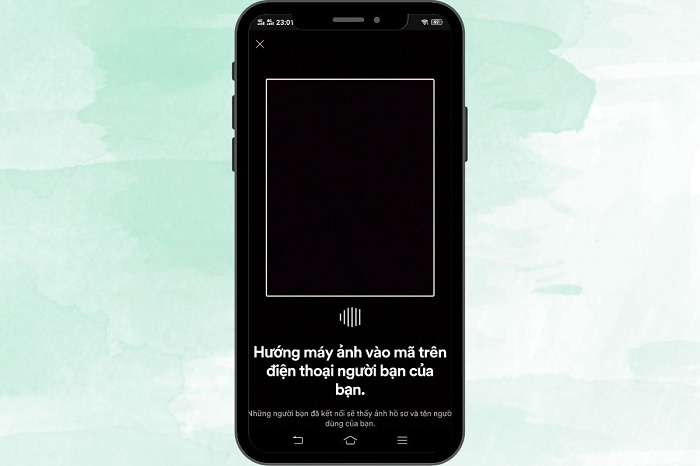 Hướng camera vào mã trên điện thoại