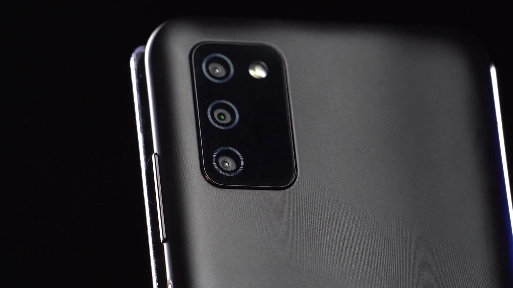 Cụm 3 camera sau đến 13MP
