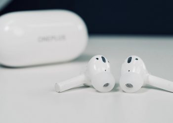 cận cảnh OnePlus Buds Z2