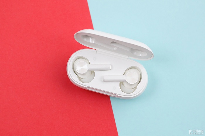 Cận cảnh OnePlus Buds Z2