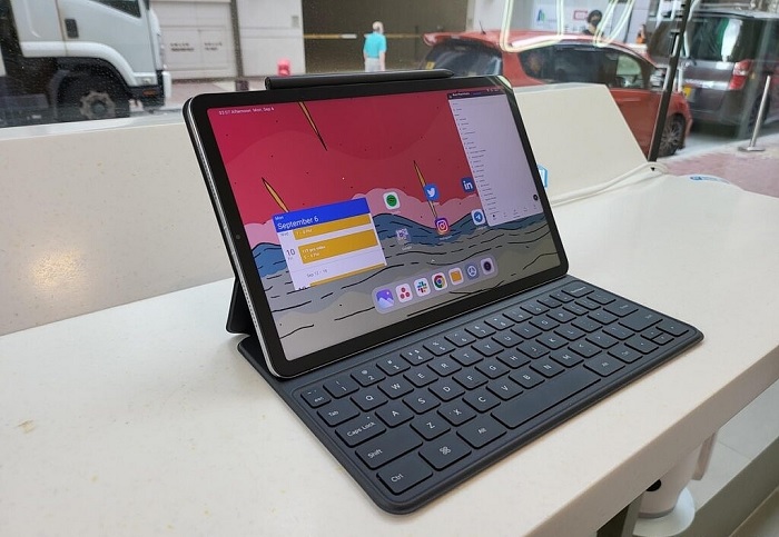 Pad 5 hỗ trợ bàn phím rời và biến thành một chiếc laptop mini