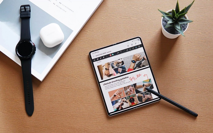 Galaxy Z Fold3 5G sử dụng tấm dán màn hình mới giúp màn hình bền hơn