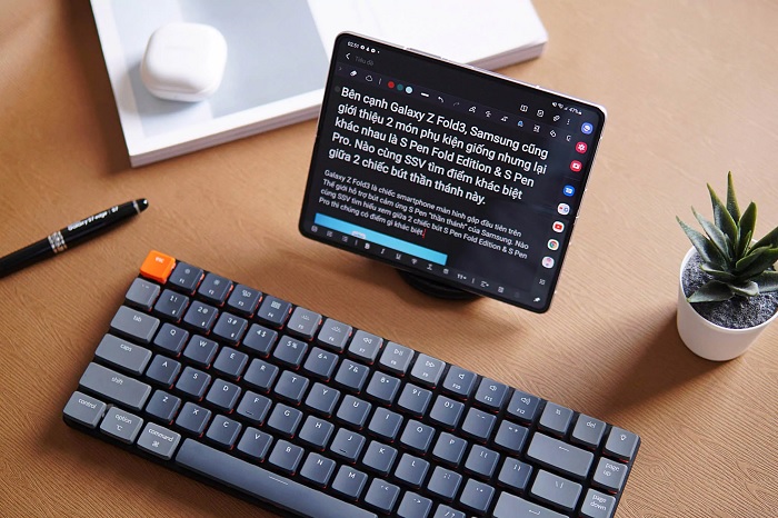 Màn hình lớn hỗ trợ rất tốt giải trí và làm việc