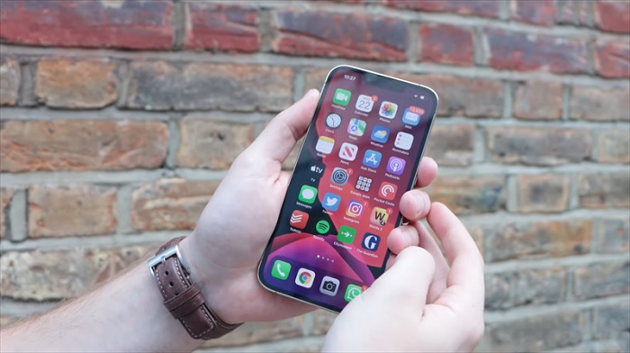 Màn hình iPhone 13