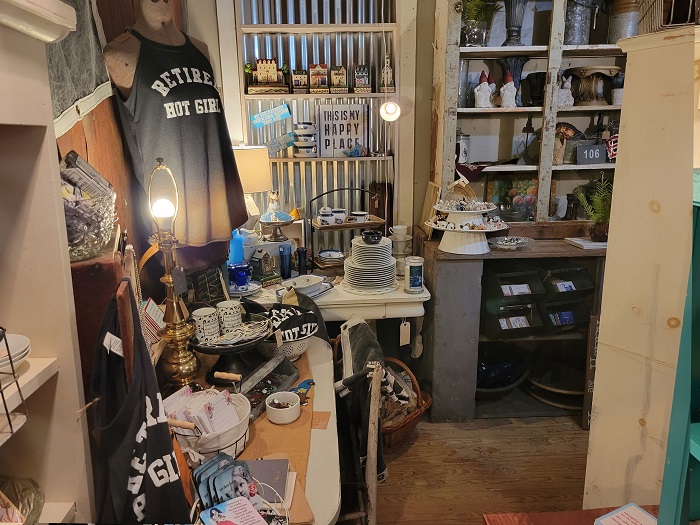 … Galaxy S21 Plus lại kém sắc và có phần lù mờ hơn