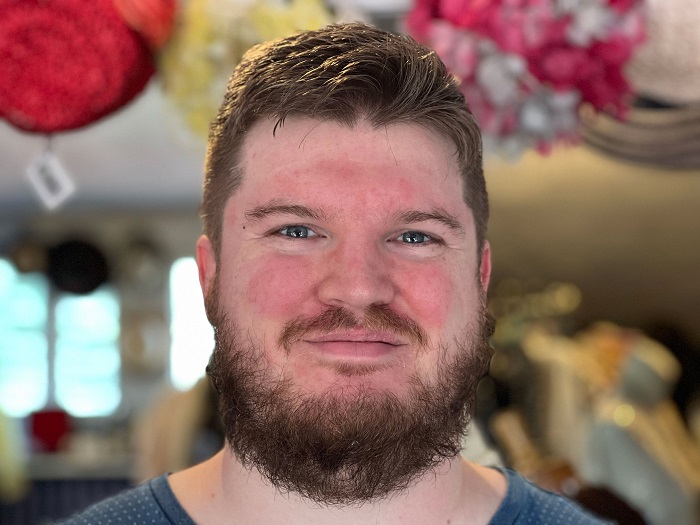 Ảnh chụp chân dung từ iPhone 13 Pro với hiệu ứng làm mờ hậu cảnh tự nhiên, bokeh mạnh hơn