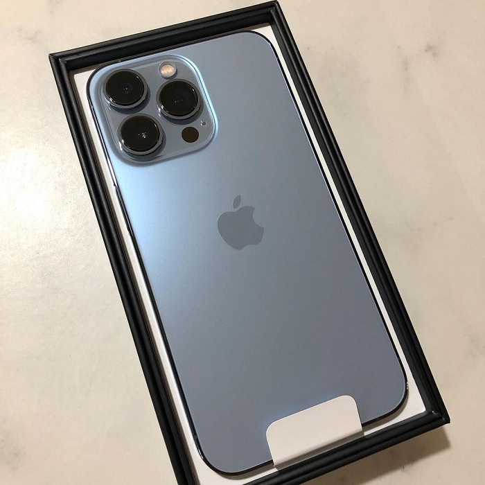 iPhone 13 Pro khi chưa được mổ xẻ