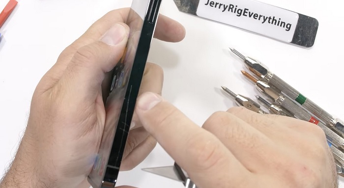 Khung thép bị trầy xước