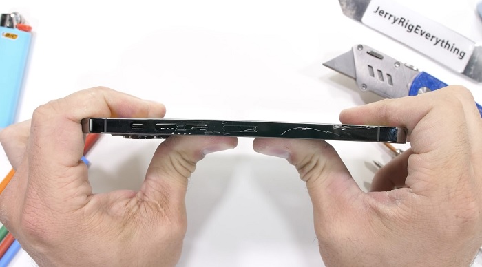 Bẻ cong iPhone 13 Pro Max