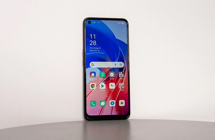 OPPO A55 sử dụng tốt ngoài trời nhờ độ sáng cao