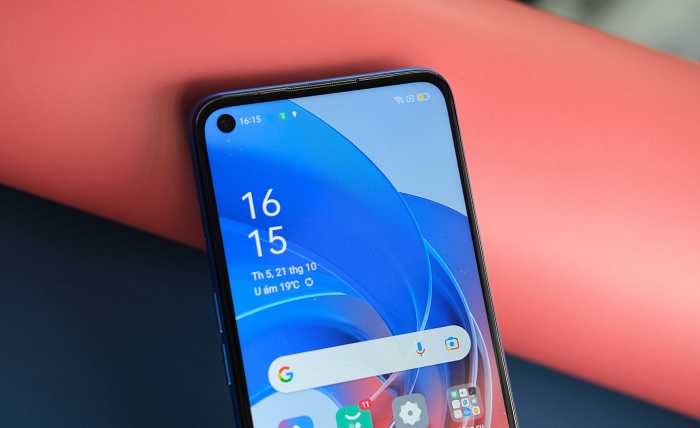 Camera selfie được đặt trong lỗ đục